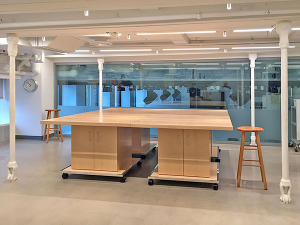 Art Boards™ creative art schools solution provides flexibility for this school art departments mezzanine level art studio floor. Art Boards™ designs and produces furniture for school art classrooms, offices, museums, art studios in the home, and for conference rooms.