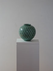 Sculpture base showing ceramic art.